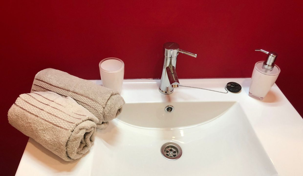 7a04cd93-e5ec-4bf9-a369-23e7bd0de947